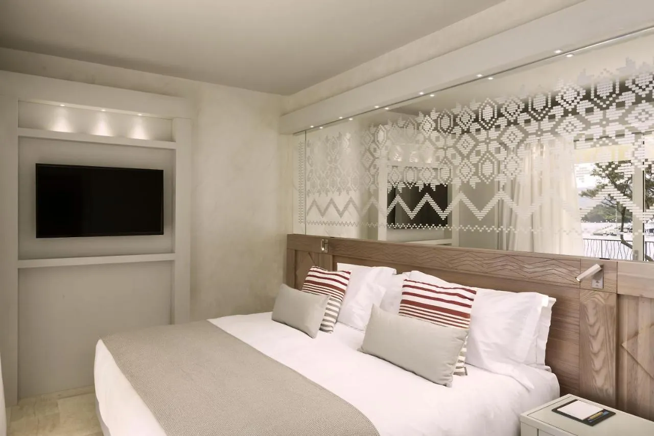 *****  7Pines Resort Sardinia - A Destination By Hyatt Байя Сардиния Италия